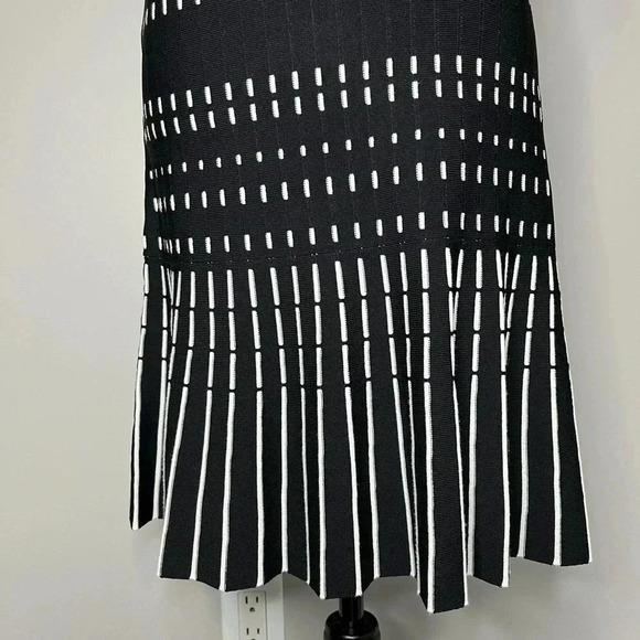 Ever New Melbourne Off the Shoulder Bodycon Dress - Picture 9 of 11